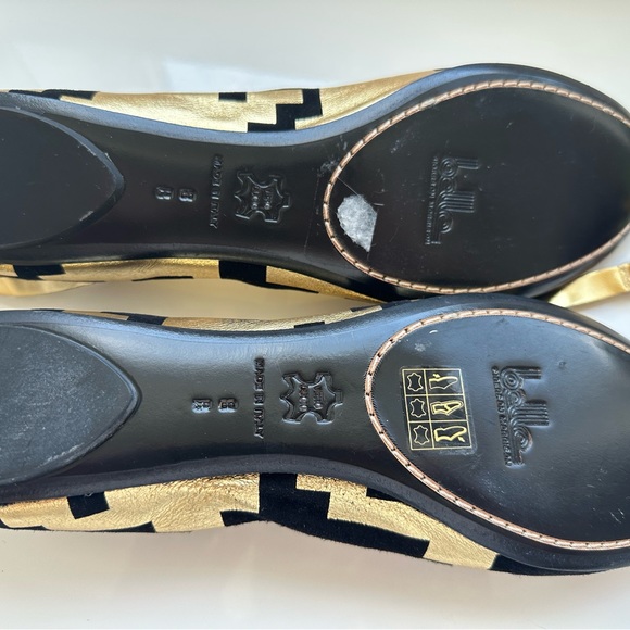 Black and Gold flat ballet shoes. - Picture 6 of 9